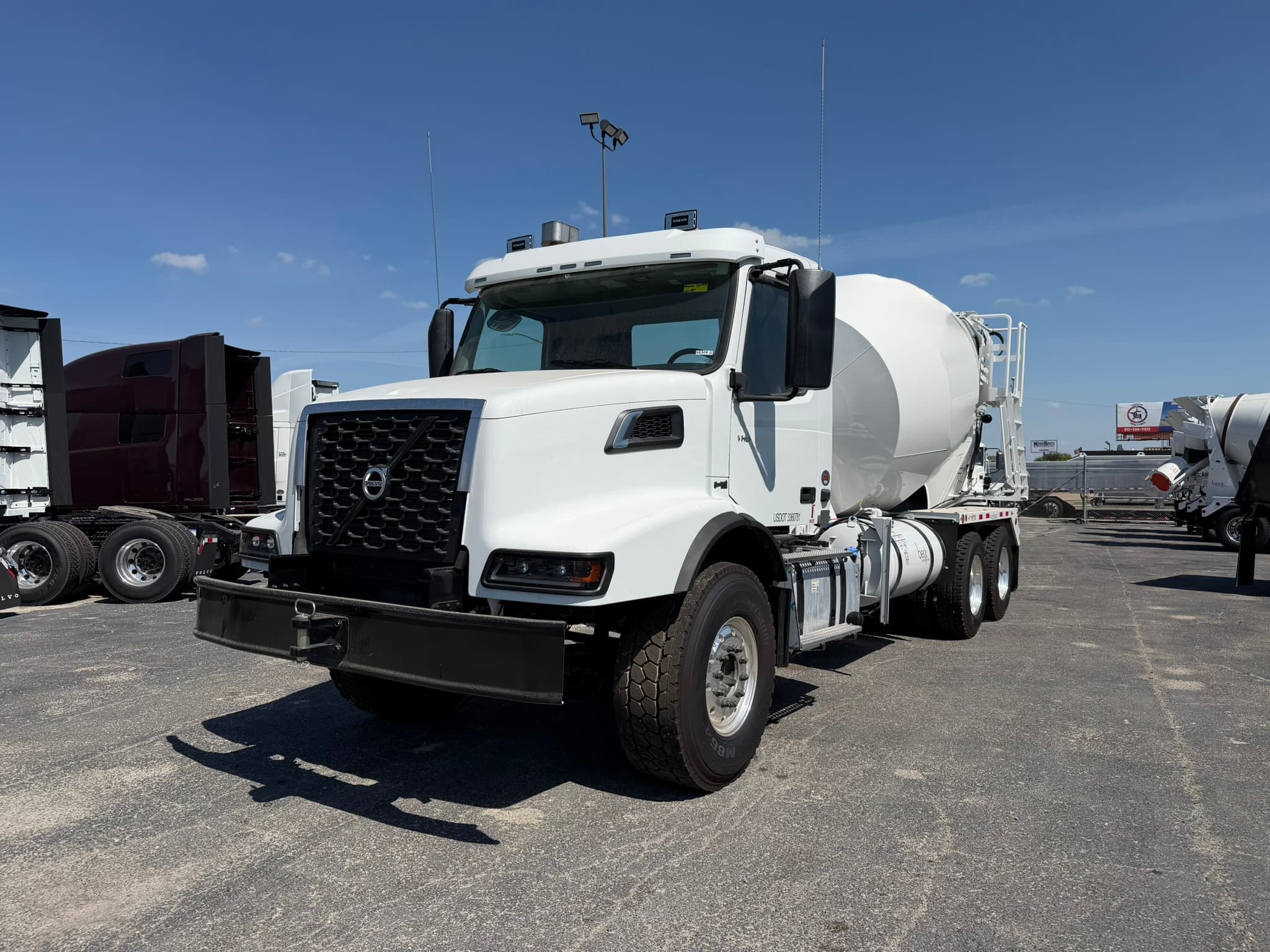 2026 Volvo VHD64B300 - Photo 1