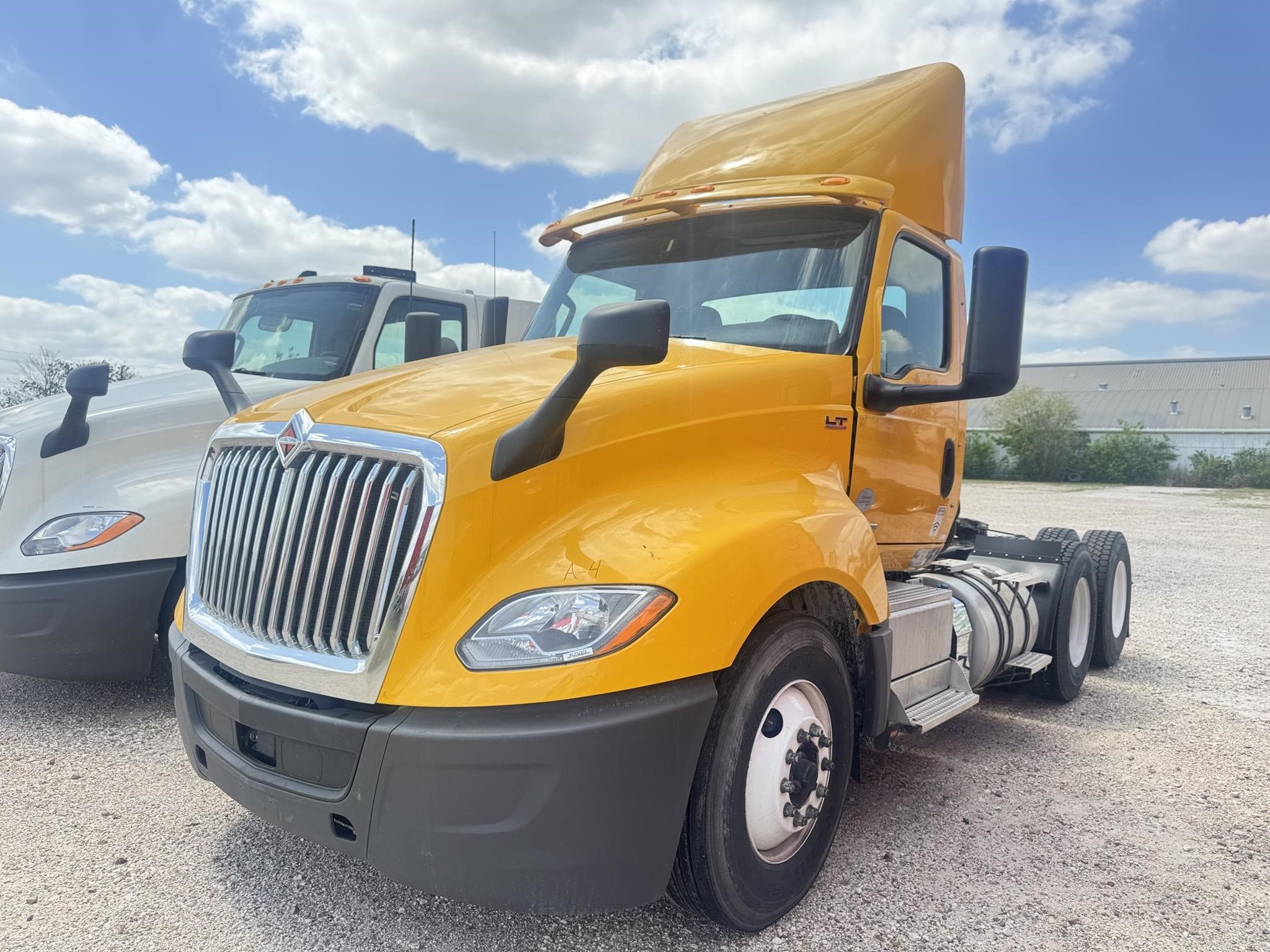 2019 International LT - Photo 1